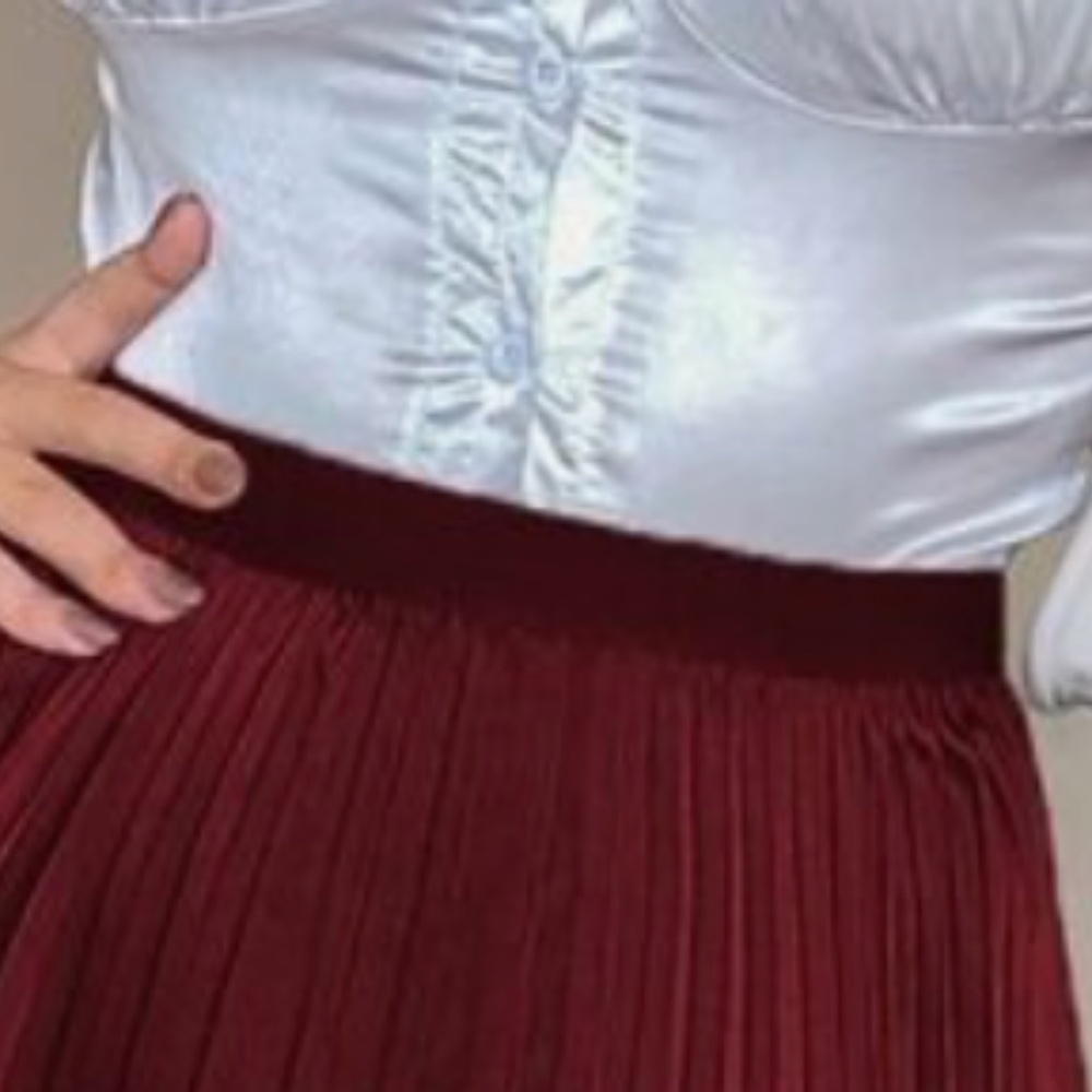Luxe Burgundy Stretchy Waist Pleated Midi Skirt - Picture 3 of 4